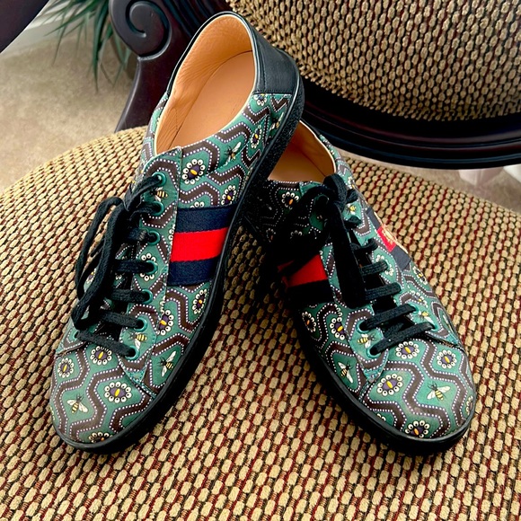 Gucci Shoes Gucci Limited Edition Bumblebee Print Shoes Poshmark